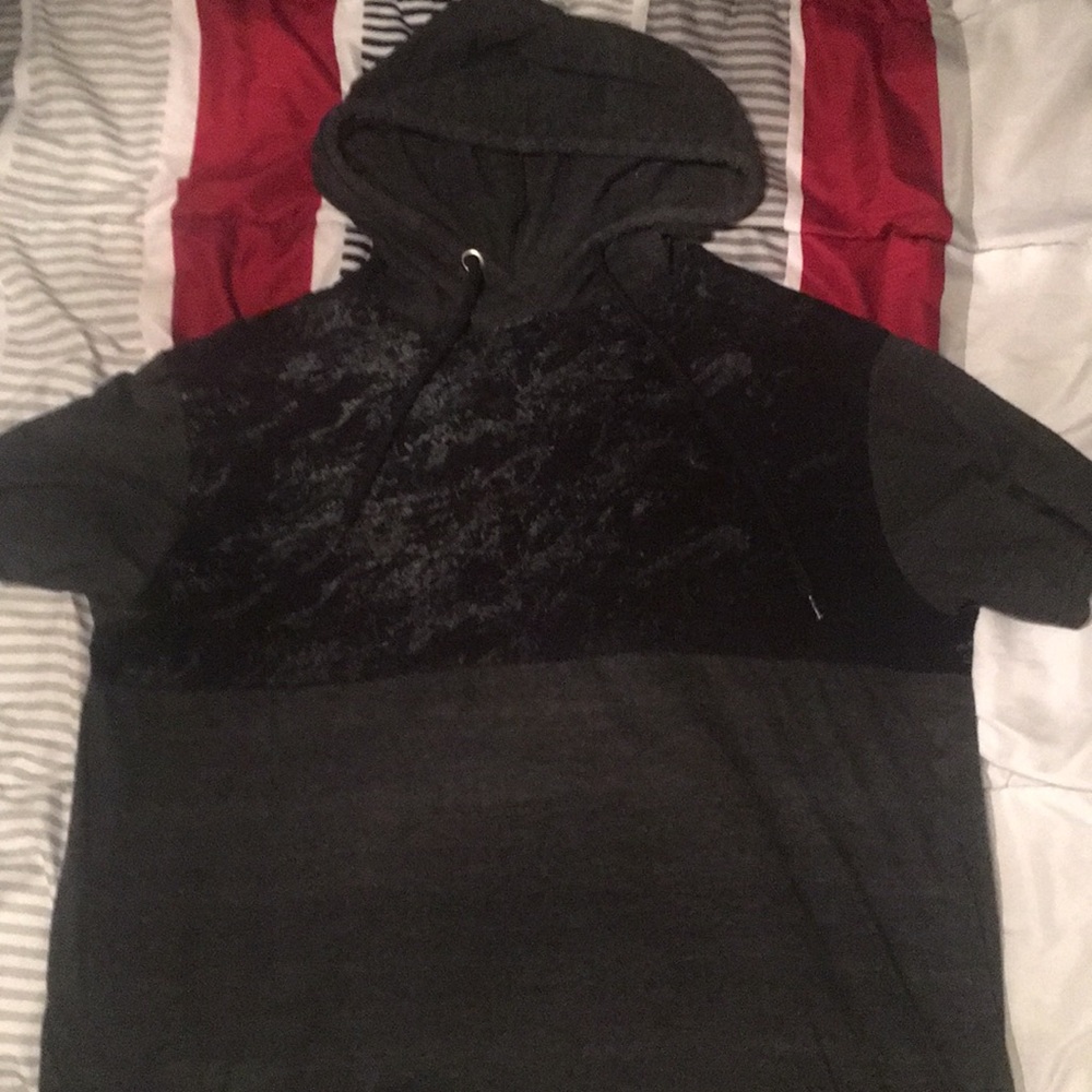 Short sleeved pullover shirt size Medium